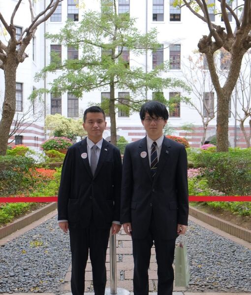 檔案:Two man in suit.jpeg